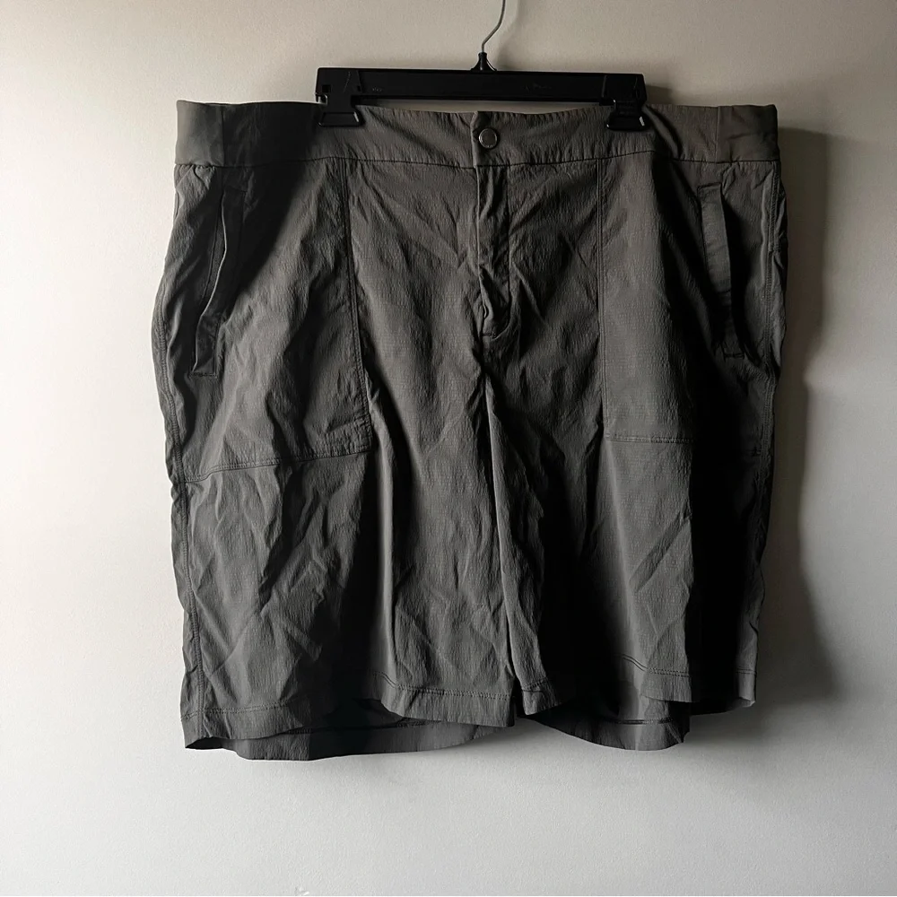 Athleta Trekkie Bermuda 2.0 Shorts